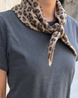 Foulard Triangulaire en Cachemire Léopard Le Bon Shoppe - Ex - voto