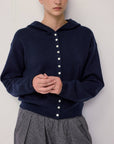 Pull à Capuchon Boutonné Grace Bleu Marin All Row - Ex-voto
