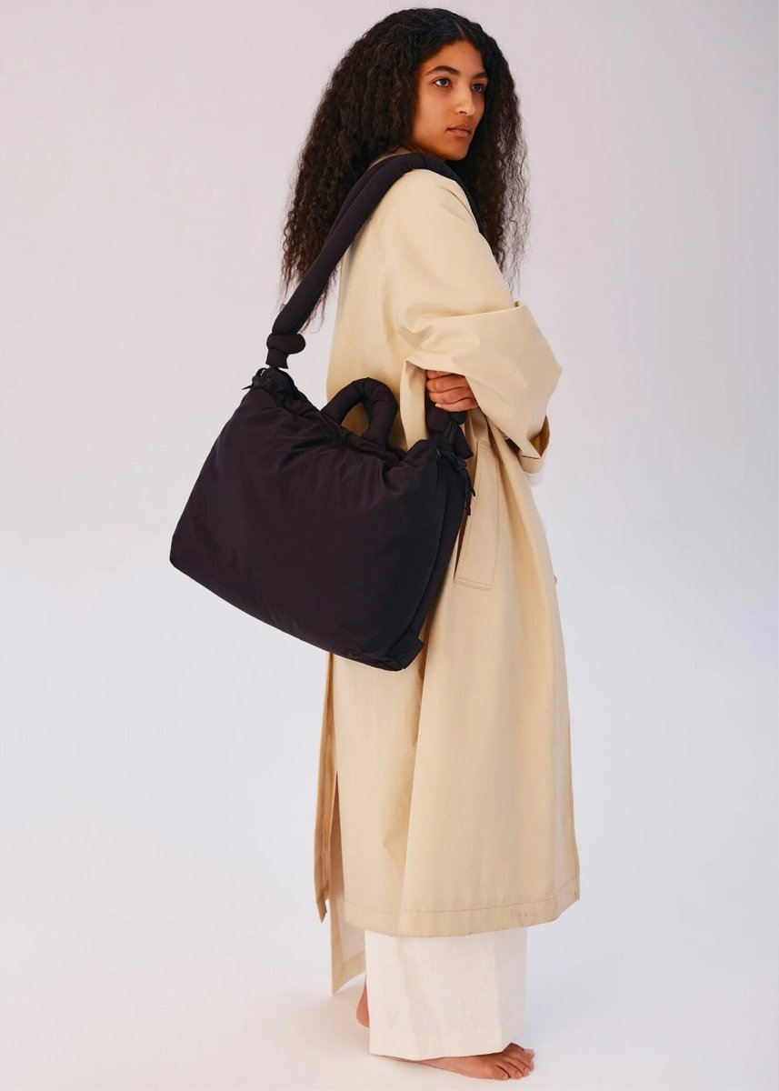 美品　ÖLEND BACKPACKS ブラックショルダーバッグ OLEND オレンド ショルダーバッグ NINA BAG ニナ バッグ レディース