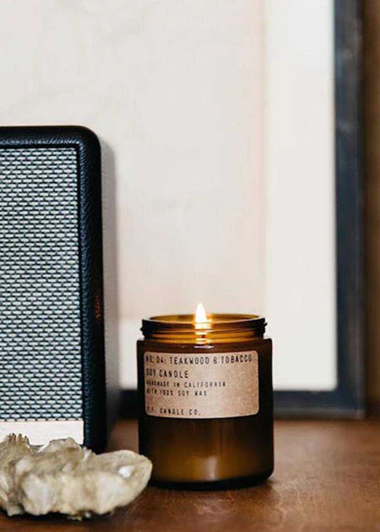 Bougie Pf Candle Co. Teakwood &amp; Tobacco Standard