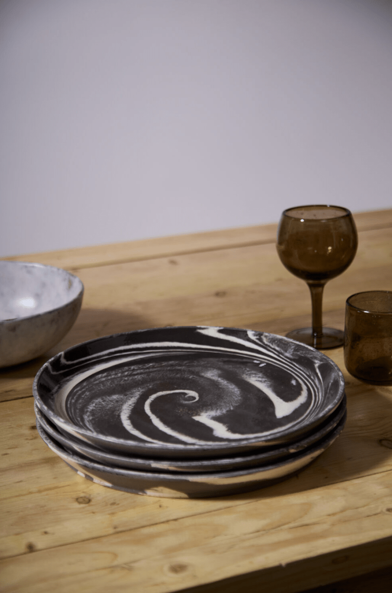 Assiette 12" Marbrée Noir AD - Ex - voto