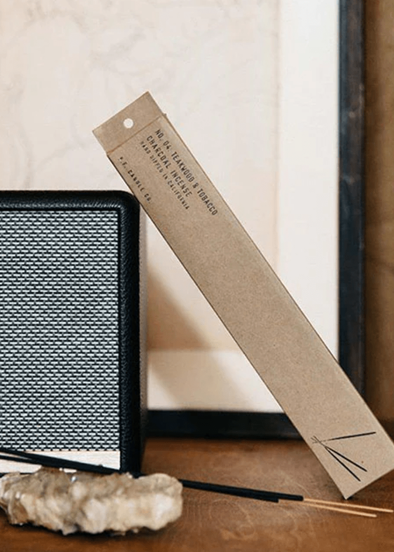 Encens Pf Candle Co. Teakwood & Tobacco - Ex - voto