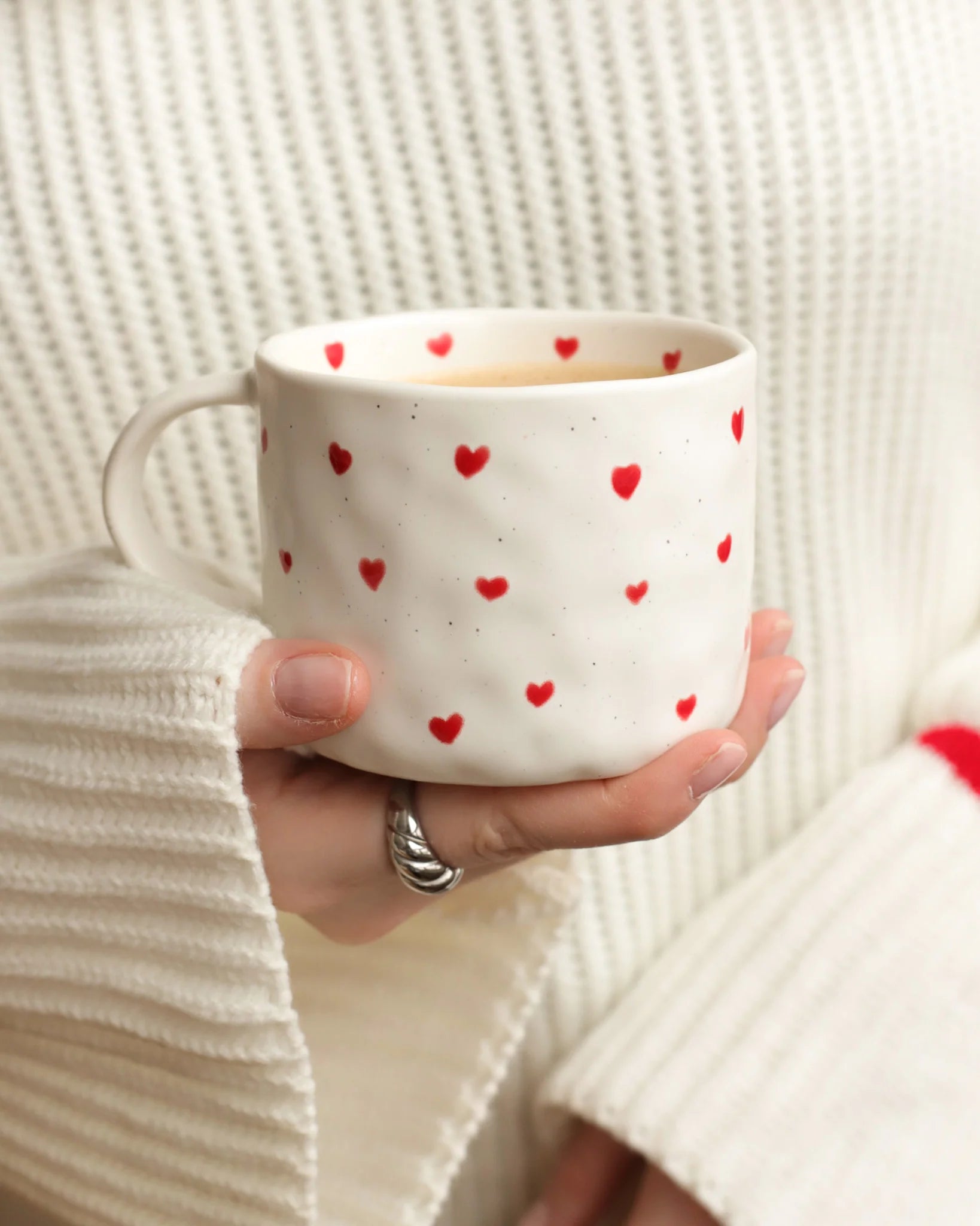 Tasse Coeurs Rouges Minimaliste Moi d'Abord