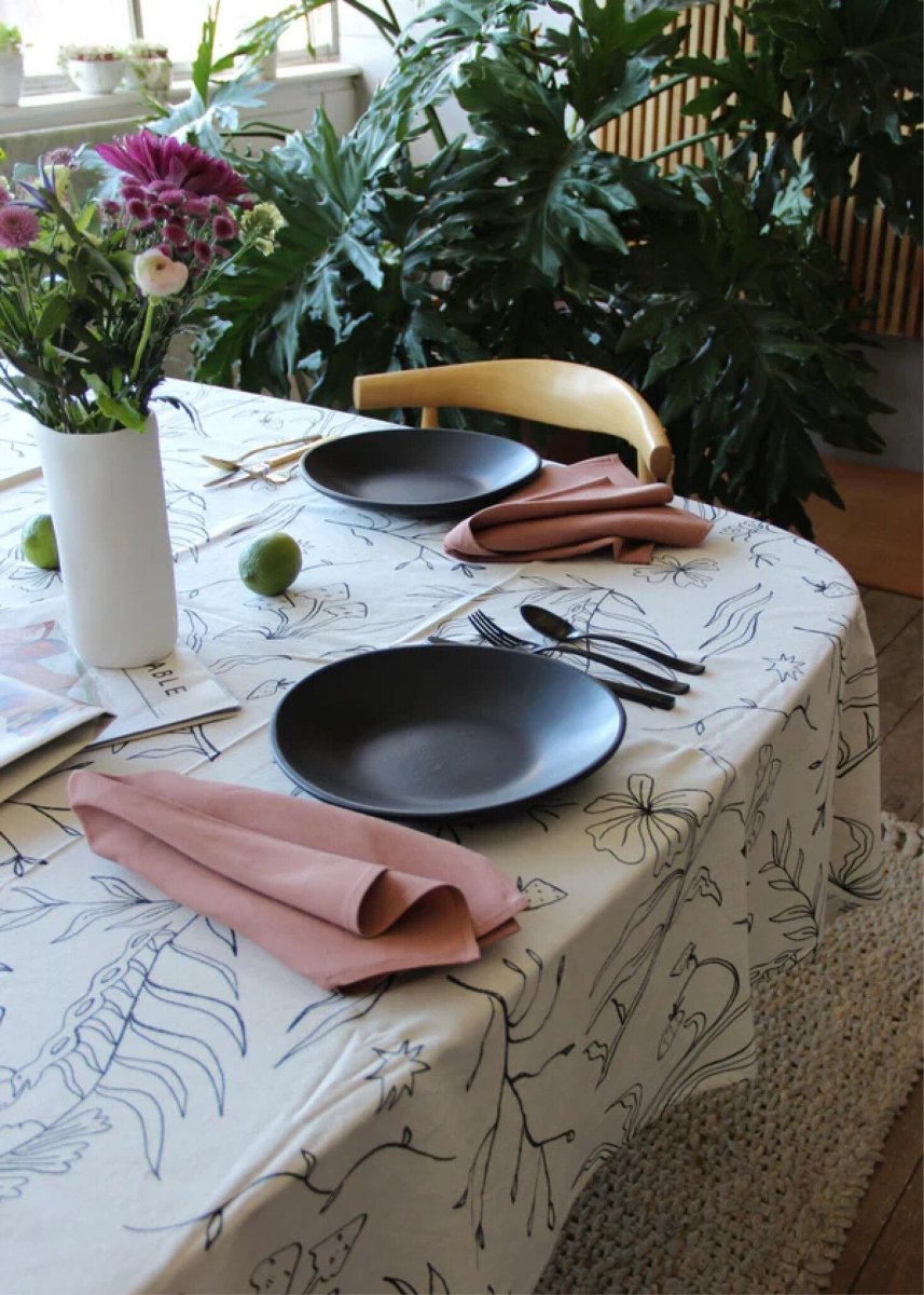 Nappe E. Gravel Caterpilar Crème et Noire 157 x 244cm - Ex - voto