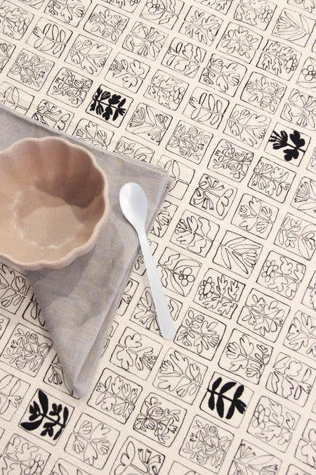 Nappe Tuiles Fleurs E. Gravel 133 x 244cm - Ex - voto