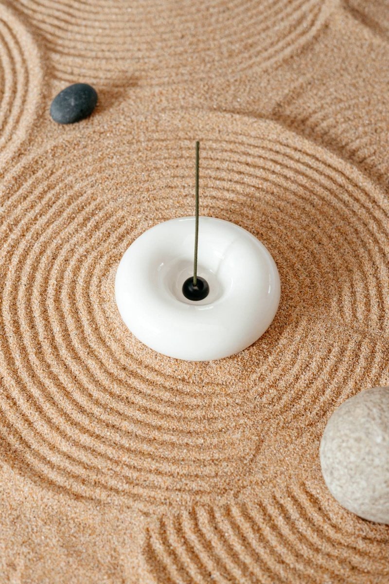 Porte - encens Blanc en Céramique Oddly Specific - Ex - voto