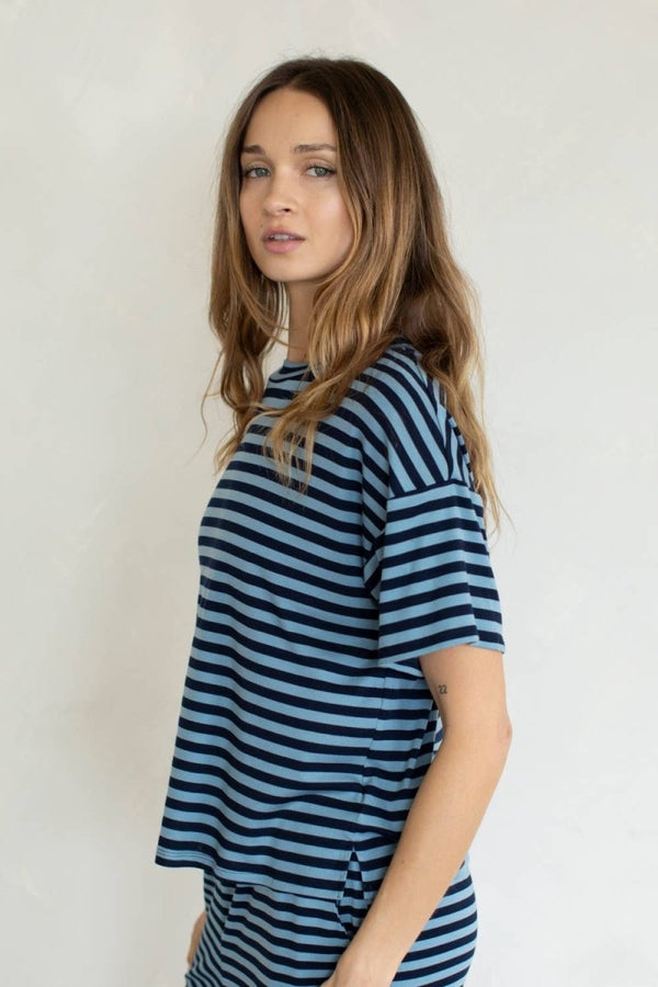 T-Shirt Clairo Marine et Bleu Things Between - Ex-voto
