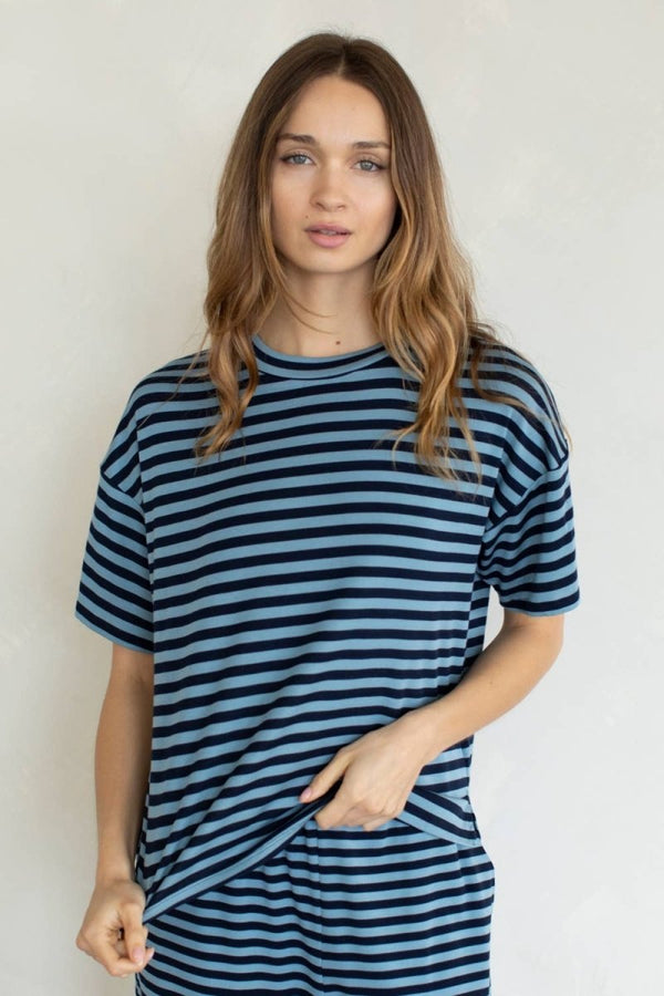 T-Shirt Clairo Marine et Bleu Things Between - Ex-voto